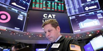 Wall Street poised to remain near record levels over U.S.-China trade deal hopes