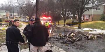 1 dead after small plane crashes in Maryland neighbourhood