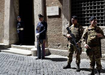 Italian police arrest 334 suspects  including politicians  in anti-mafia raids