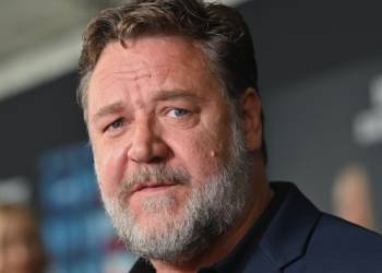 Celebrities at Golden Globes call for support in fighting Australian bushfires