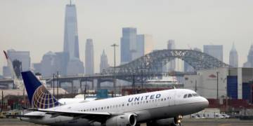 Coronavirus: United Airlines becomes 1st to cut domestic flying due to outbreak