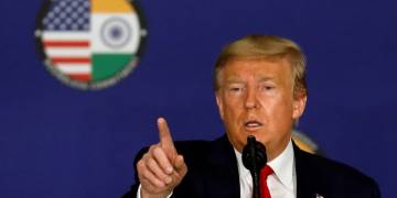 COVID-19: Trump downplays U.S. outbreak, spurring new credibility test