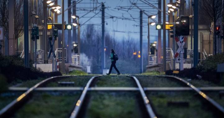 Coronavirus: World hunkers down as companies, borders close