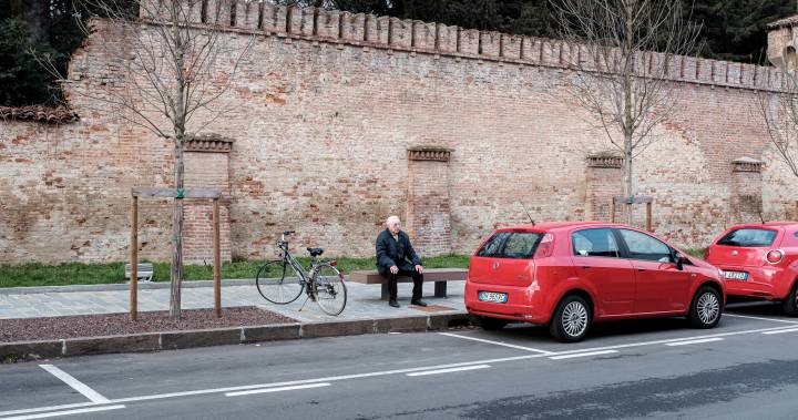 Coronavirus: Streets of Italy deserted as government implements mass lockdown