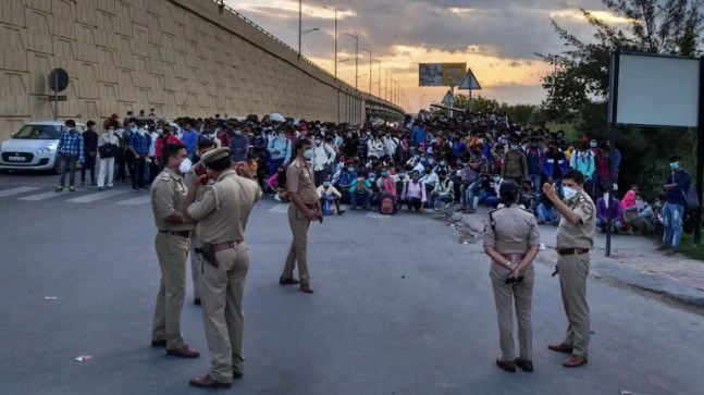 Watch video: Huge crowd near Delhi-UP border as travellers wait to take buses home