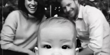 Meghan Markle & Prince Harry Give us a Sweet Glimpse of their First Christmas Card With Archie