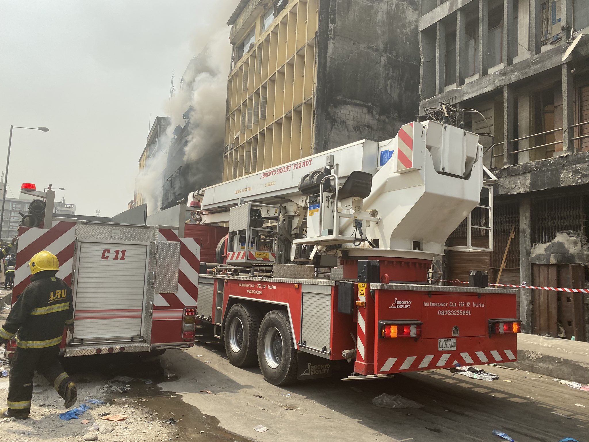 A Major Fire Happened at Balogun Market & Lagosians came through with Moral Support