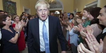 UK's migration body recommends lowering minimum salary for skilled migrants