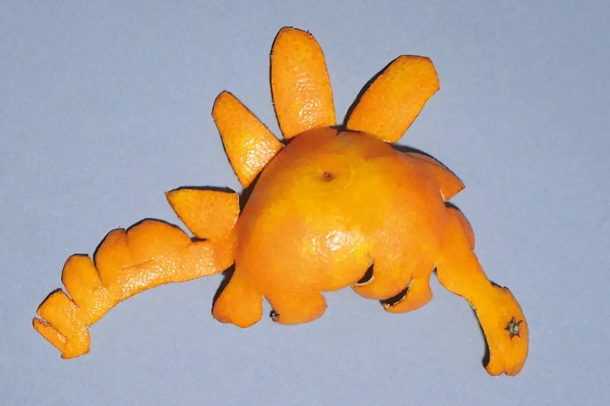 Christmas crafts: How to make a stegosaurus ornament from a satsuma
