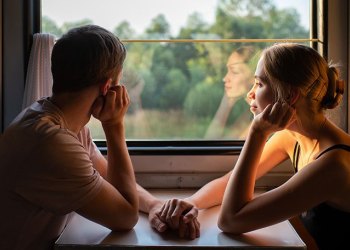 How to Recognize an Emotionally Distant Partner & Deal with Them