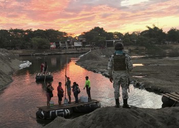 Migrants, Troops Slowly Build Up on Guatemala-Mexico Border
