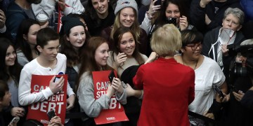 Democrats in Last-Minute Scramble for Support in Iowa Caucus