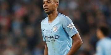 Fernandinho: Man City must stick together