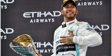 F 1: Hamilton says he has not spoken to Mercedes about a new deal