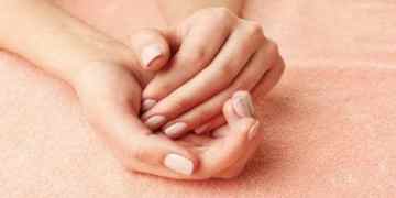 Fingertips Peeling: What causes it and how to address it