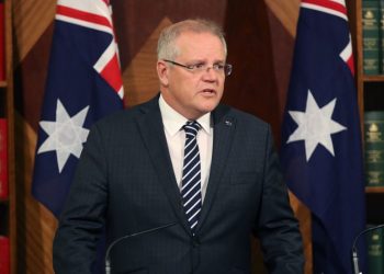 Scott Morrison criticised for taking 'vacation' while over 100 fires blaze across New South Wales