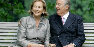Former Belgian king admits he fathered lovechild