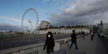 London lockdown: Are shops closed, is the Tube running and can I leave the home?